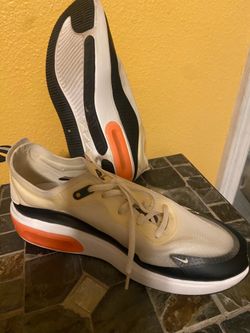 🔥 Nike sneakers in great condition! Clean design with black, white, and orange accents. Very comfortable and stylish for everyday wear.