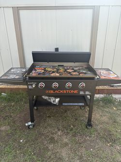 Blackstone 36”  Griddle With Hardcover and Folding Shelves