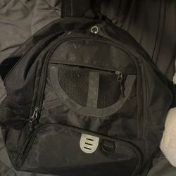 Gym bag with ball pocket
