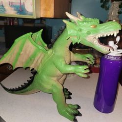 💥USED LIKE NEW TOYS R US Maidenhead LARGE 18" Rubber Green Dragon  2014