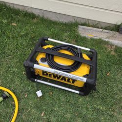 Dewalt 2100psi Electric Pressure Washer Like New $170 Price FIRM/ SEMINUEVA PRECIO FIRME $170