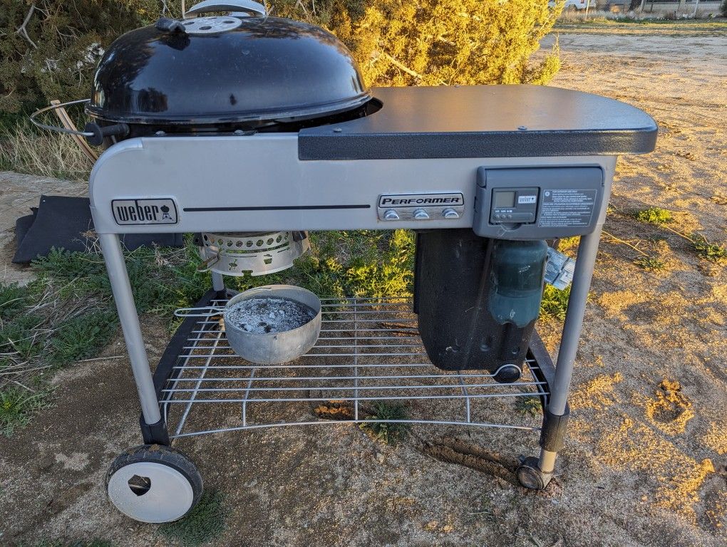 Weber Performer Deluxe Charcoal Grill, Touch-N-Go Gas Ignition System, Black