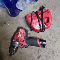 Milwaukee M12 Drill 