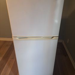 Vissani Refrigerator 