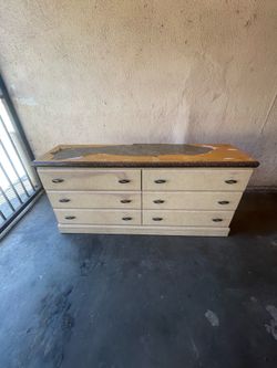 Dresser