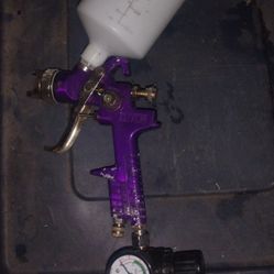 Central Pneumatic  Spray Gun