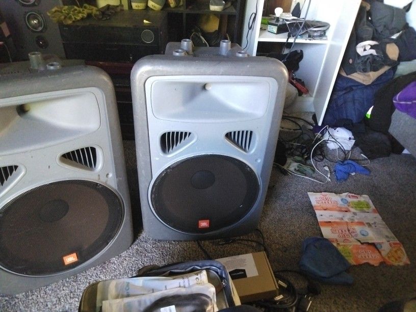 JBL 15" Powered Speakers
