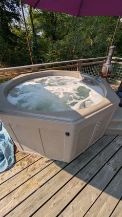 Aquaterra Athena hot tub