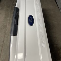 Super duty Tailgate With Back Up Camara 