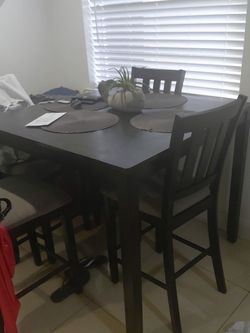 Moving! Dining set 4 chairs