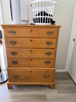 5-drawer Willett dresser