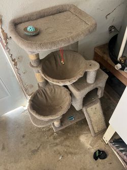 Multi-Level Cat Tree Tower