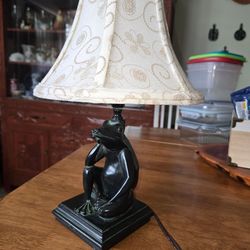 Thinking Frog Lamp
