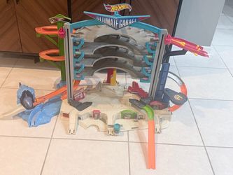 Hot wheels track garage