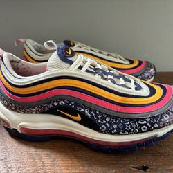 Nike Air Max 97 (GS) Kids Size 6.5 y / Women’s Size 8.5 / EUR 39 in excellent pre owned condition 