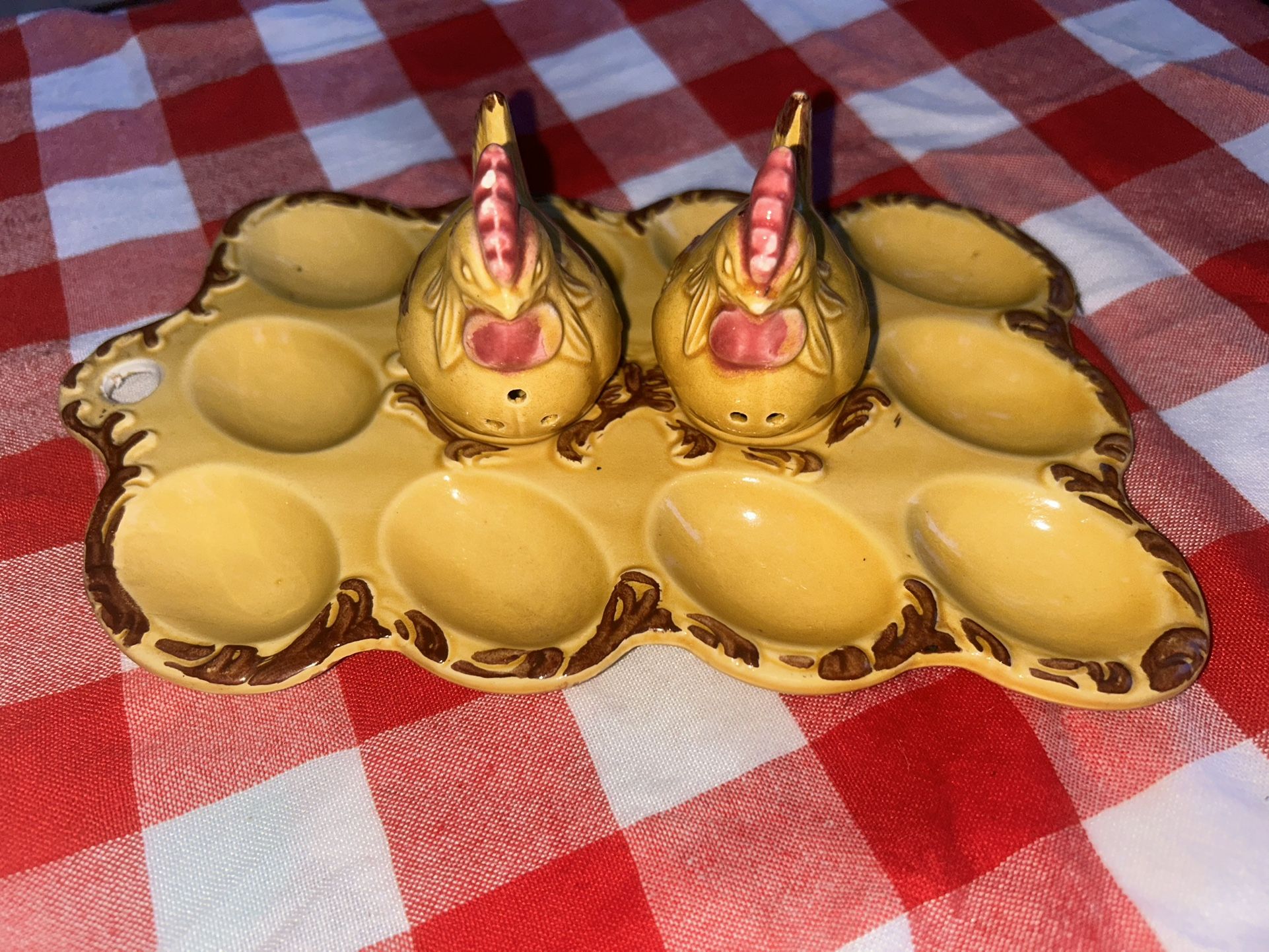 Vintage Salt And Pepper Shaker Set