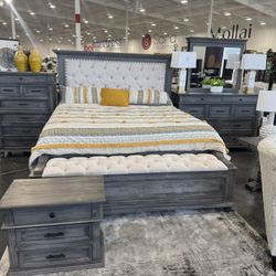 King or Queen bedroom set / Includes: Dresser, mirror, headboard, footboard, side rails with  storage bench & nightstand. 