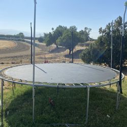 Pool 13x33 , Trampoline 