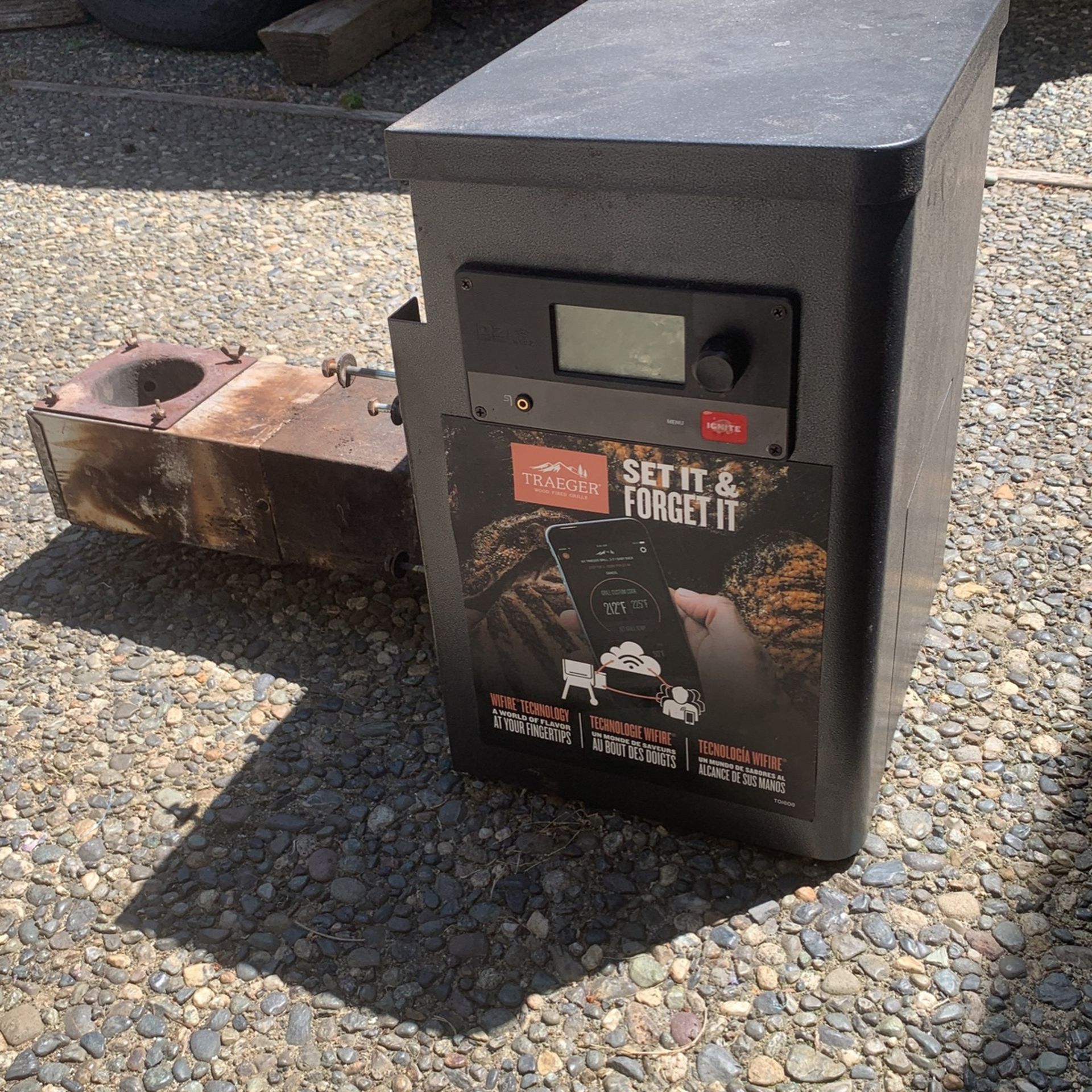 Traeger Silverton 620 Hopper Assembly for Sale in Everett, WA OfferUp