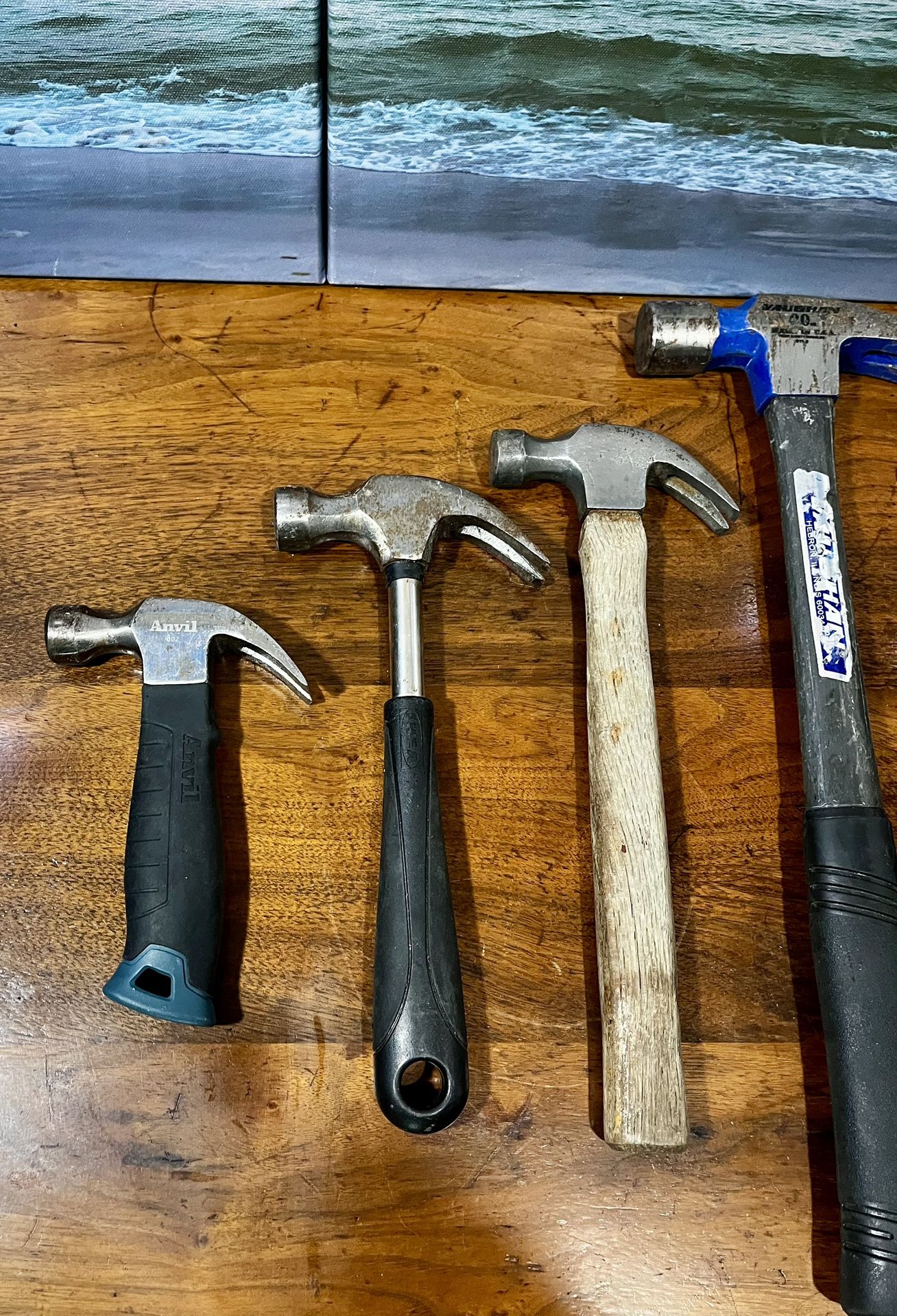 COLLECTION OF FOUR HAMMERS VARIOUS SIZES FROM SMALL 16 OZ ANVIL CLAW HAMMER 🔨 TO A PAIR OF MEDIUM SIZE HAMMERS BOTH WOOD & STEEL & A VAUGHN 20 OZ ⬇️