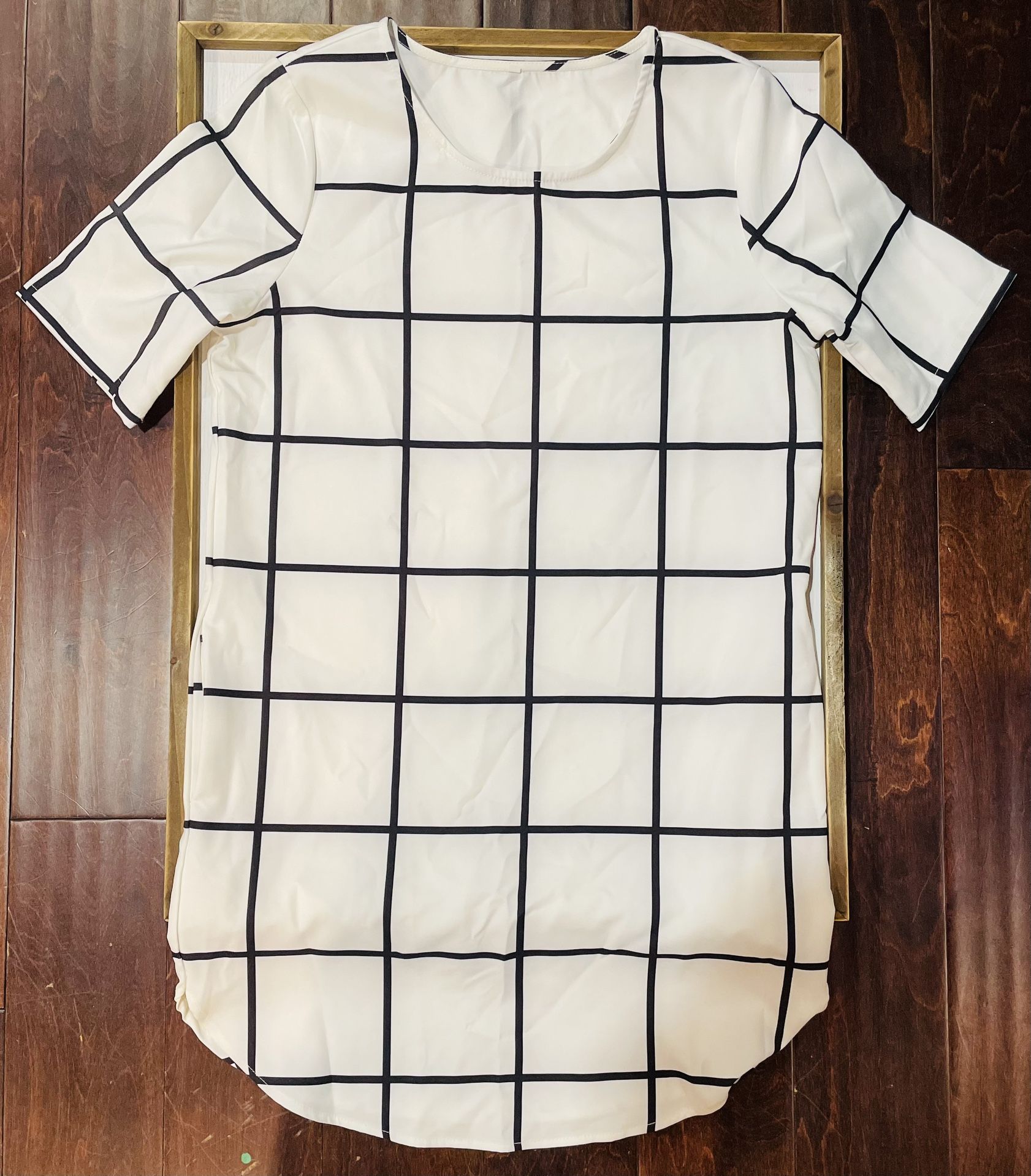 Pat Pat Women’s Medium Size 4 White & Black Large Checkered 32” Short Sleeve Top/Dress; 100% Polyester; White Body & Black Thin, Large Square Borders