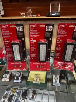 Milwaukee m12 floodlights 700L