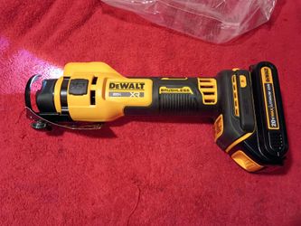 XR 20 VOLT DEWALT BRUSHLESS cut-out tool y batería $150