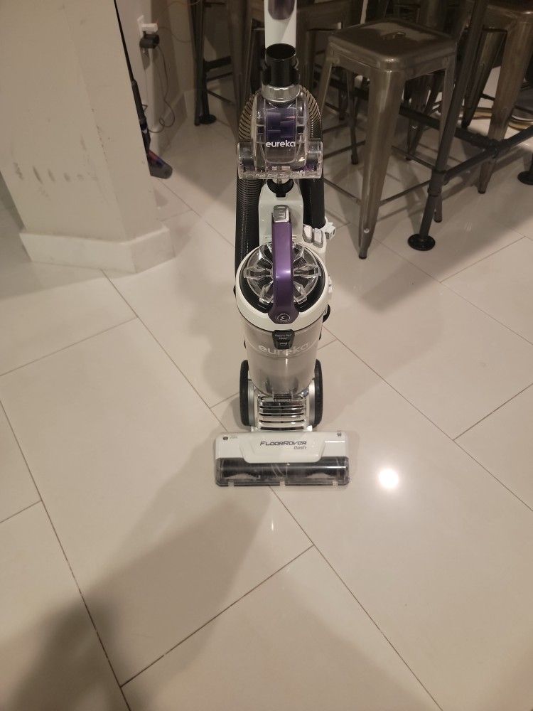 Eureka Vacuum Cleaner Almost New