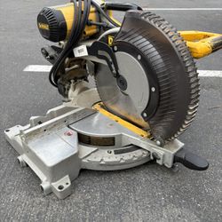 DeWalt (Double Compound) Miter Saw 