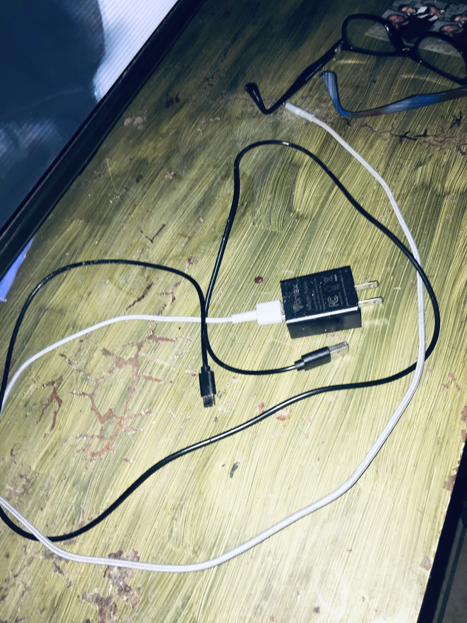 Android And iPhone Chargers