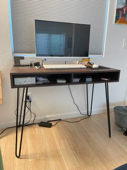 Mid-Century Hairpin Desk (Walnut)