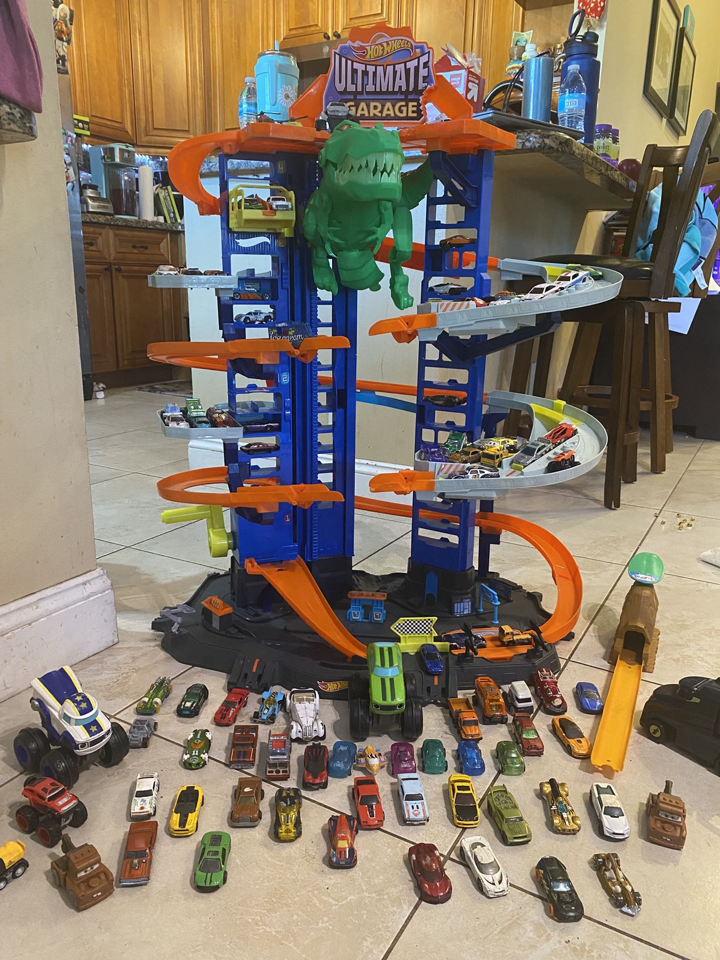 Hot Wheels City Robo T-Rex Ultimate Garage & Cars - See My Other Items 😀