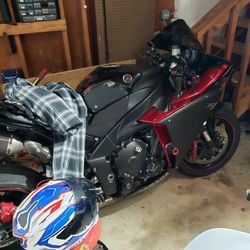 Yamaha R1  Trade