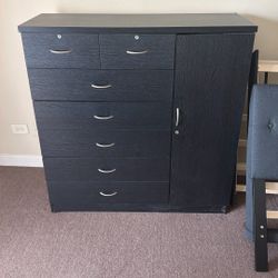 Lockable Drawers 