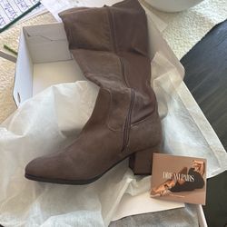 Boots 8.5