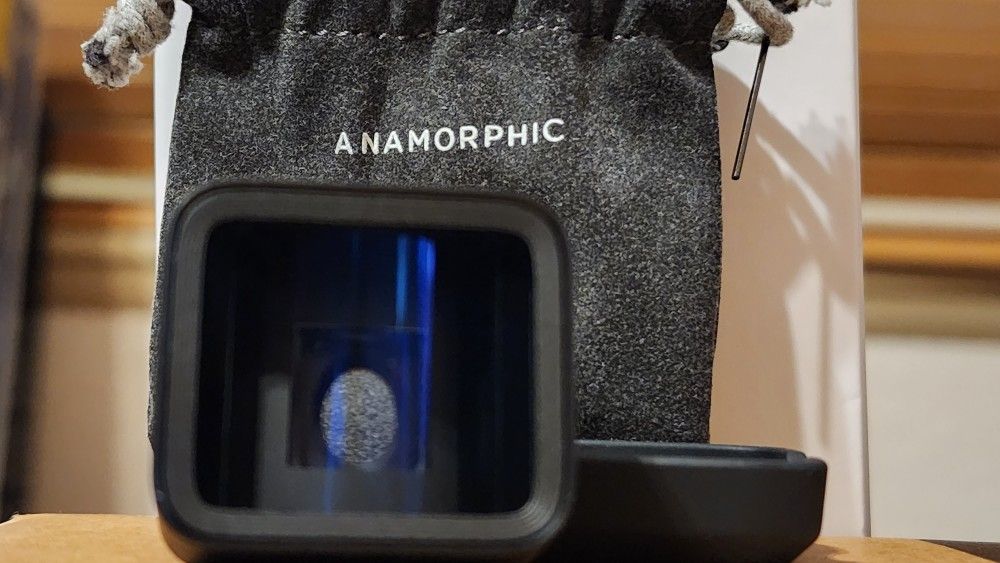 Moment Anamorphic Lens