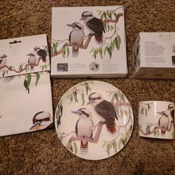 Maxwell Williams Designer Tableware And 2 Tea Towels 