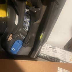 Nuna car seat & bassinet 