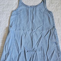 Light jean dress with pockets