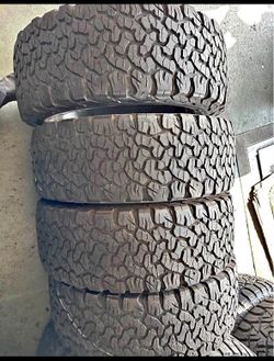 35 x 12 50 17 vendo llantas usadas Marca Bfgoorich ko2