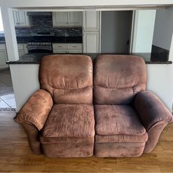 GORGEOUS RECLINER SOFA (PERFECT CONDITION)