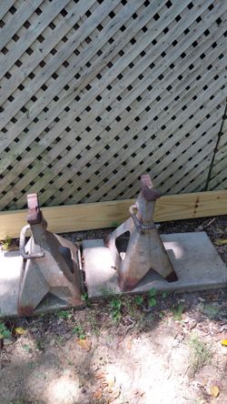 Jack stands