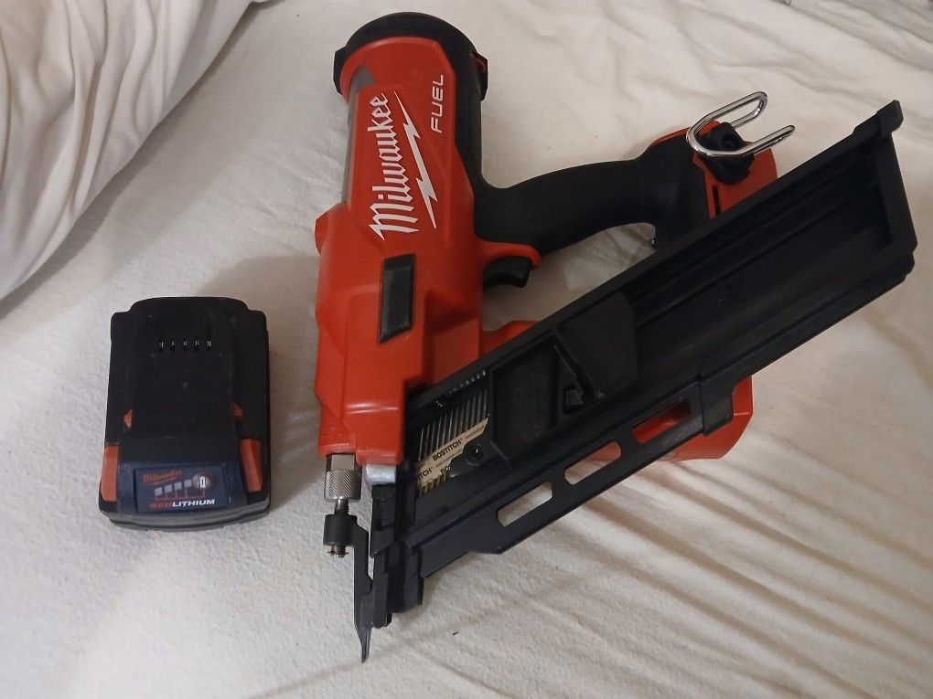 Milwaukee Cordless Framing Nailer With 5.0 Battery
