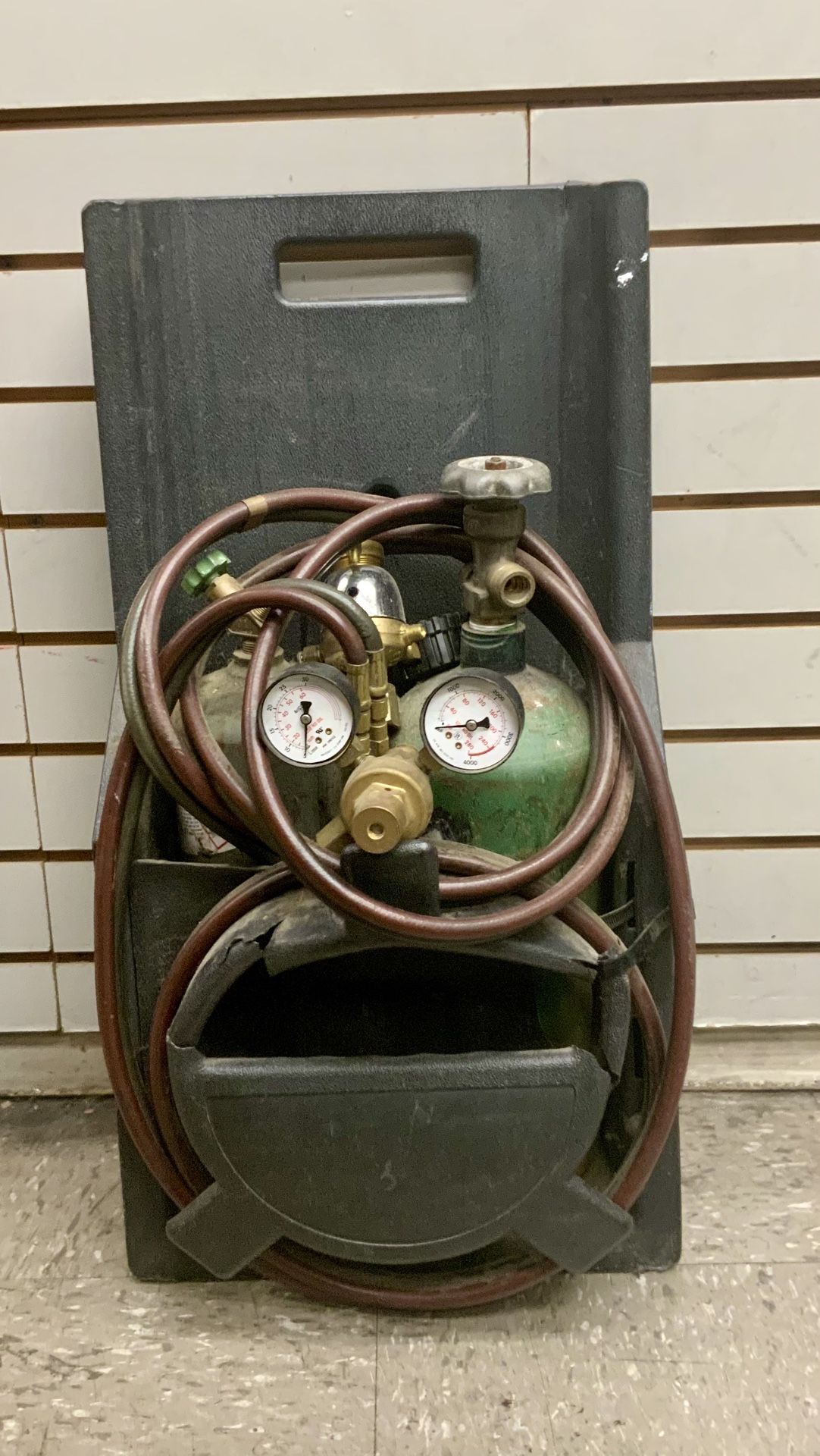 Gas Welder Cutting Torch Tanks Welding Cut Brazing Metal Oxygen Acetylene Tank Regulators Automotive Repair General Maintenance Metal Fabrication HVAC