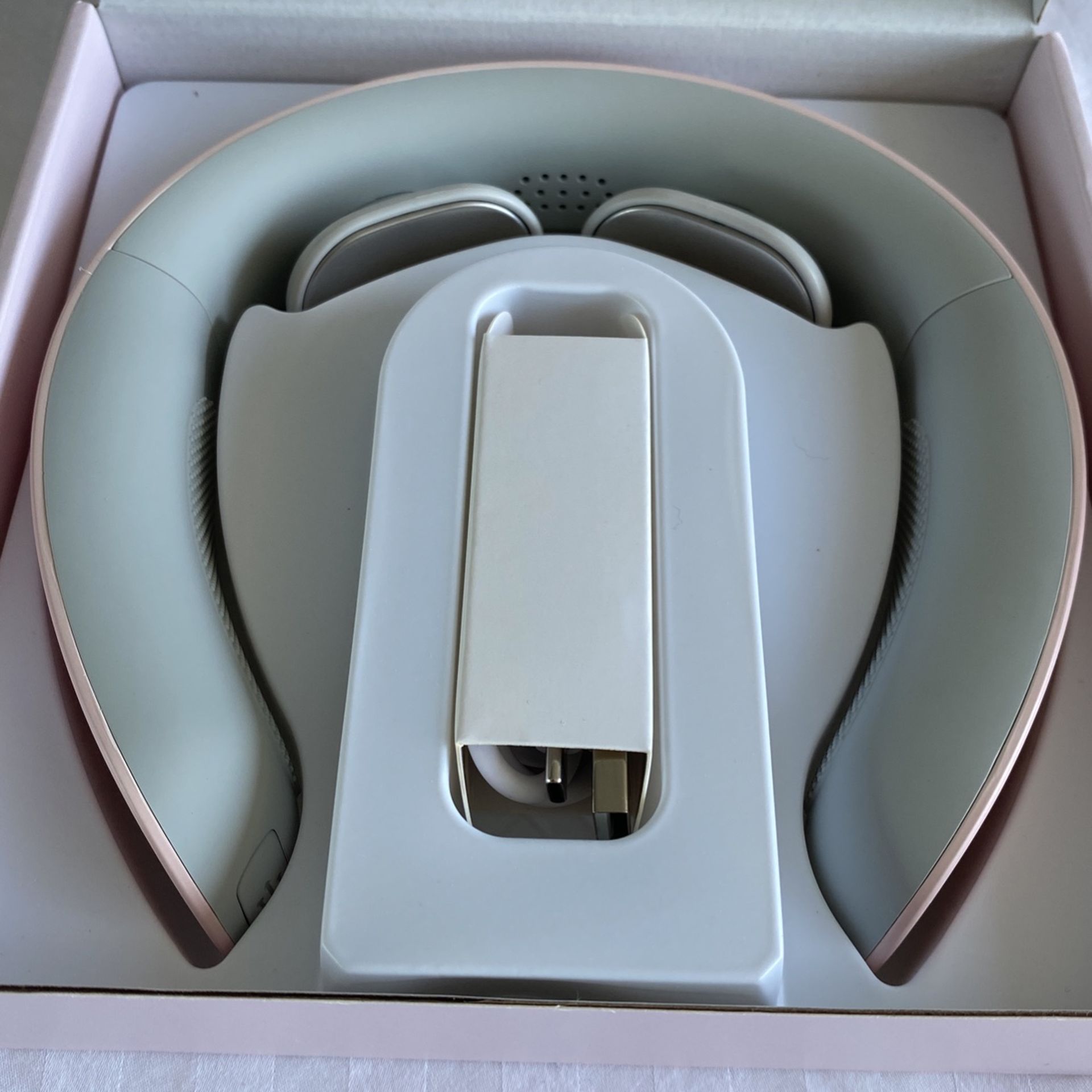 LUNA MASSAGER BY NOMISK