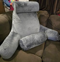 Lounge Reading Pillow