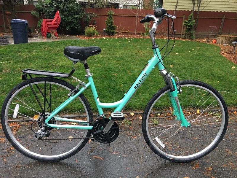 19” Raleigh Detour 3.0 Step Thru Hybrid City Bike 21-Speed