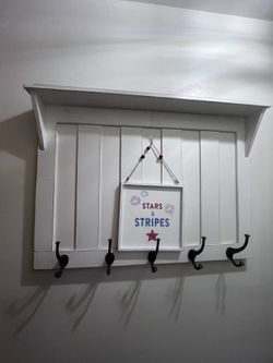 Entry Way / Wall Decor / Rack 