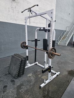 Body-Solid Power Rack with Lat Pulldown and Weights. Homestead 33033 Versatile Body-Solid power rack is white with black accents. This gym equipment h