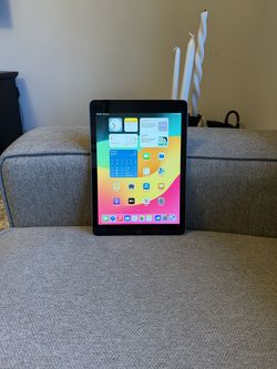 Apple iPad (6th Gen) - 32GB - Space Gray (Wi-Fi + Cellular Unlocked)